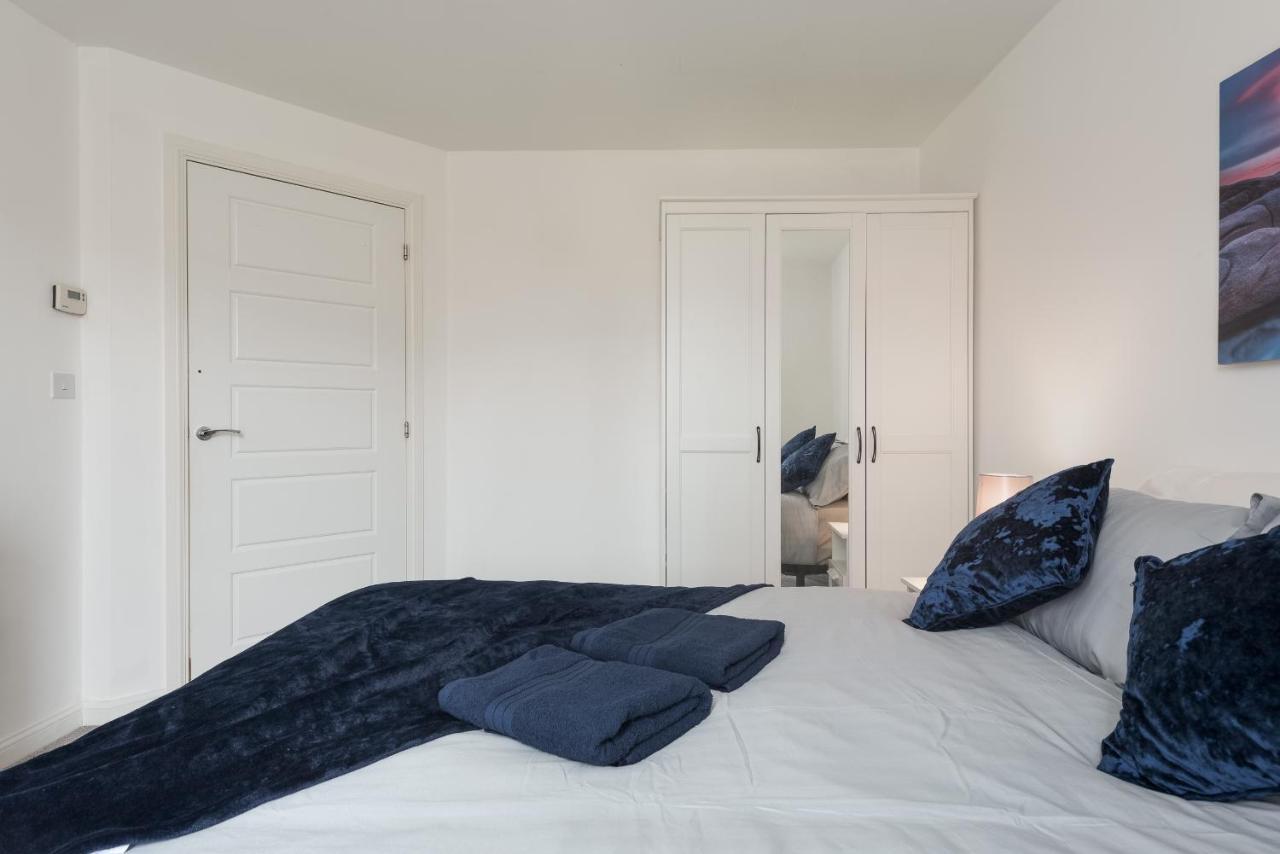 Two Bedroom Apartment - Milton Keynes By Aryas Properties Broughton  المظهر الخارجي الصورة