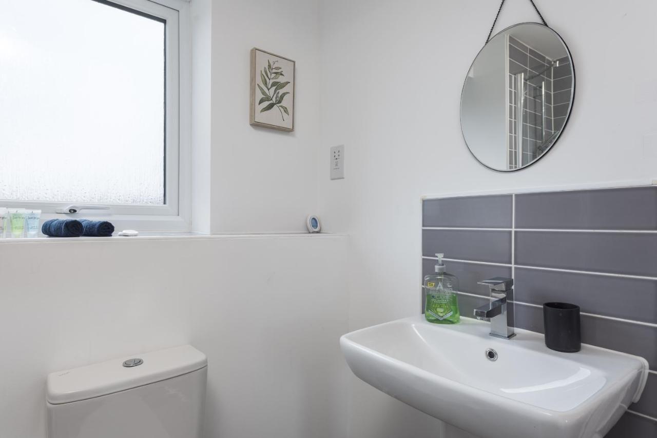 Two Bedroom Apartment - Milton Keynes By Aryas Properties Broughton  المظهر الخارجي الصورة