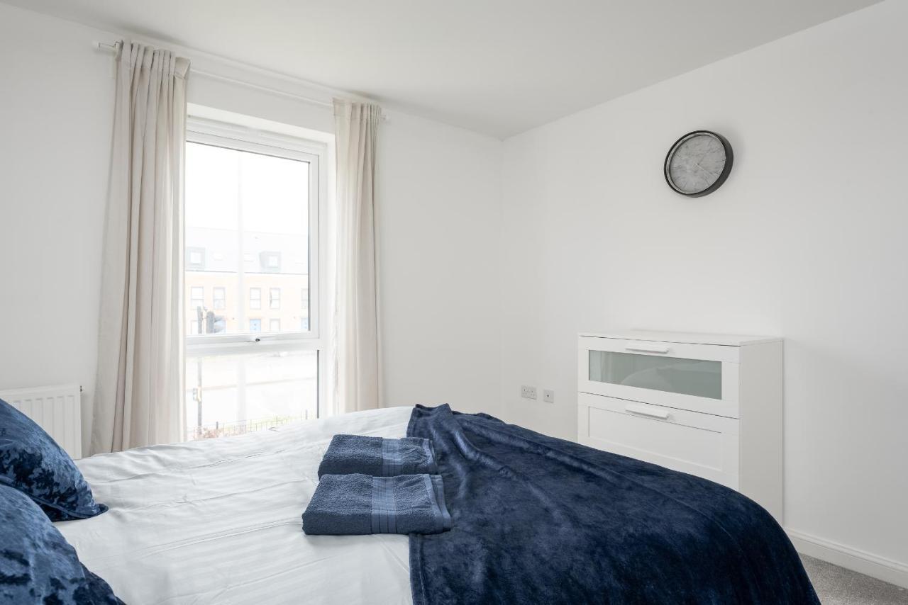 Two Bedroom Apartment - Milton Keynes By Aryas Properties Broughton  المظهر الخارجي الصورة