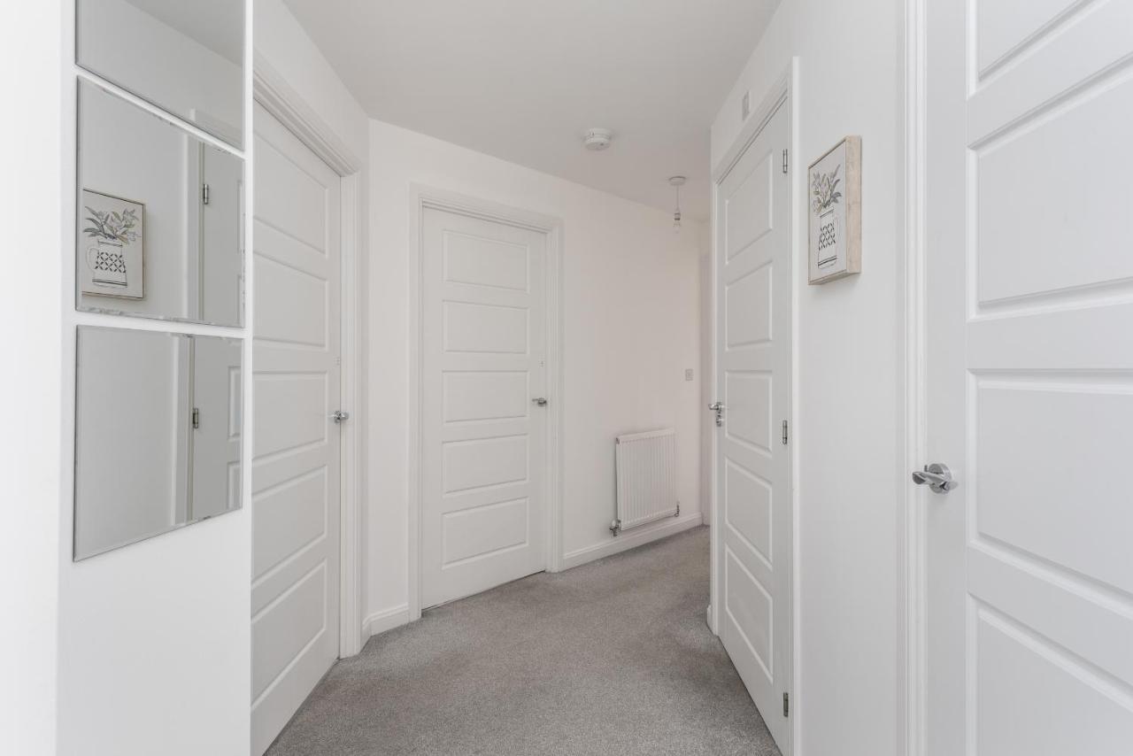 Two Bedroom Apartment - Milton Keynes By Aryas Properties Broughton  المظهر الخارجي الصورة