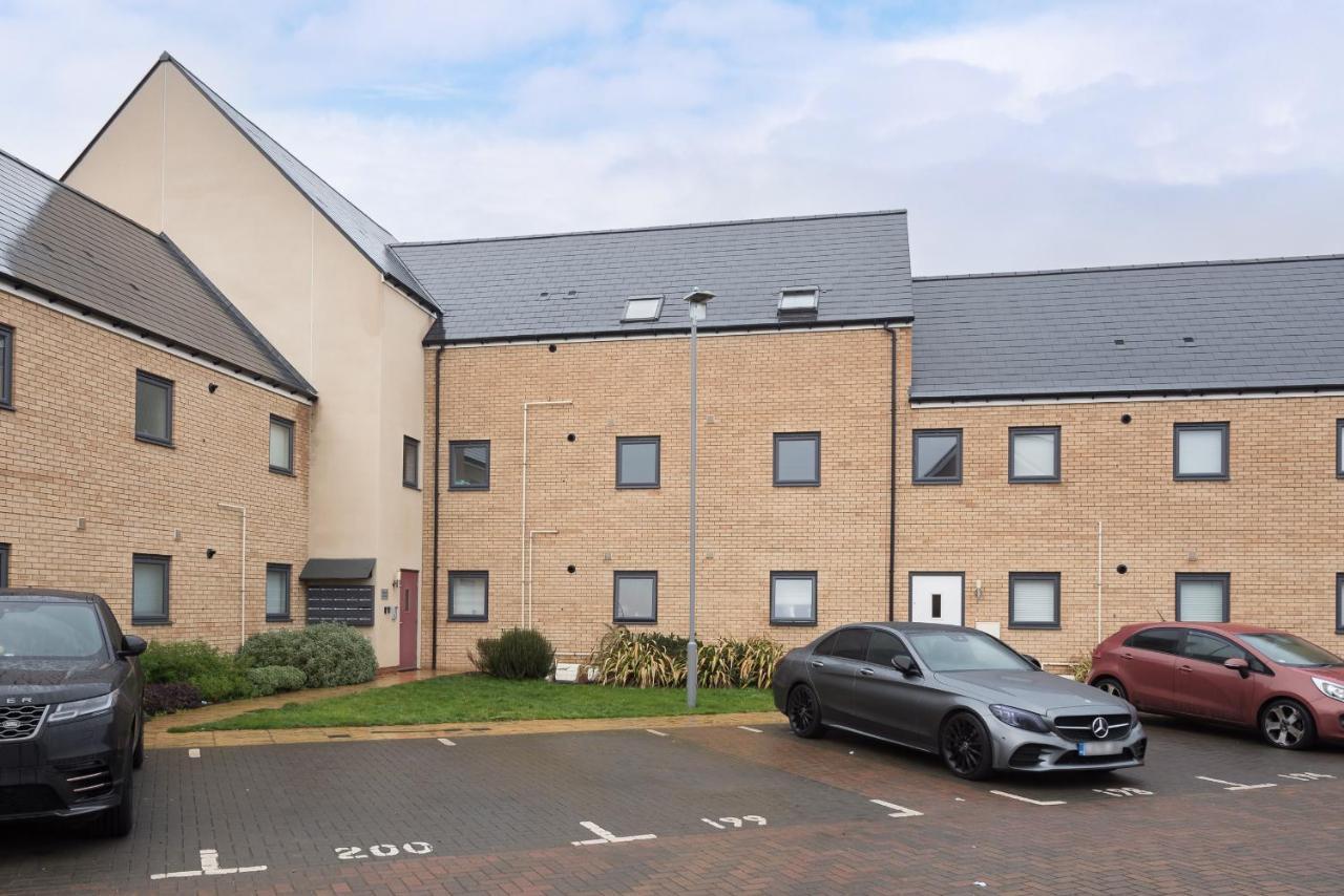 Two Bedroom Apartment - Milton Keynes By Aryas Properties Broughton  المظهر الخارجي الصورة