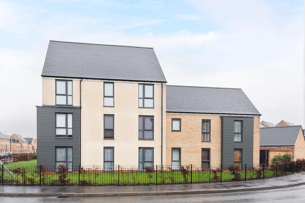 Two Bedroom Apartment - Milton Keynes By Aryas Properties Broughton  المظهر الخارجي الصورة